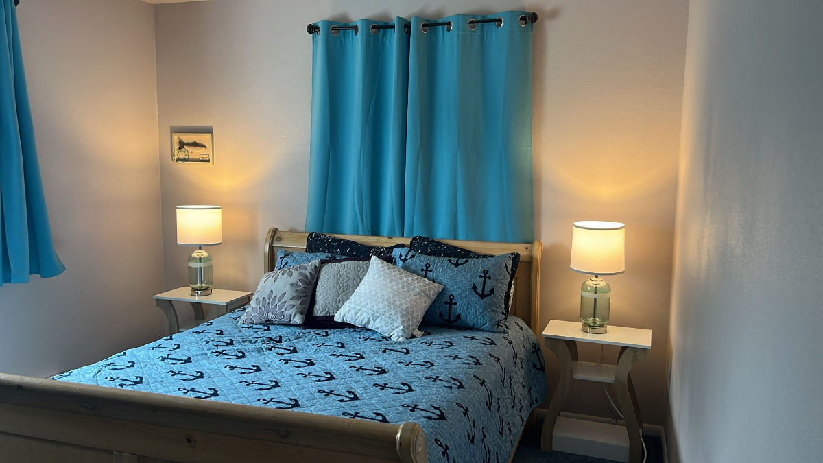 Queen Room in a Beautiful Downtown Home - Close to Everything - Photo 5