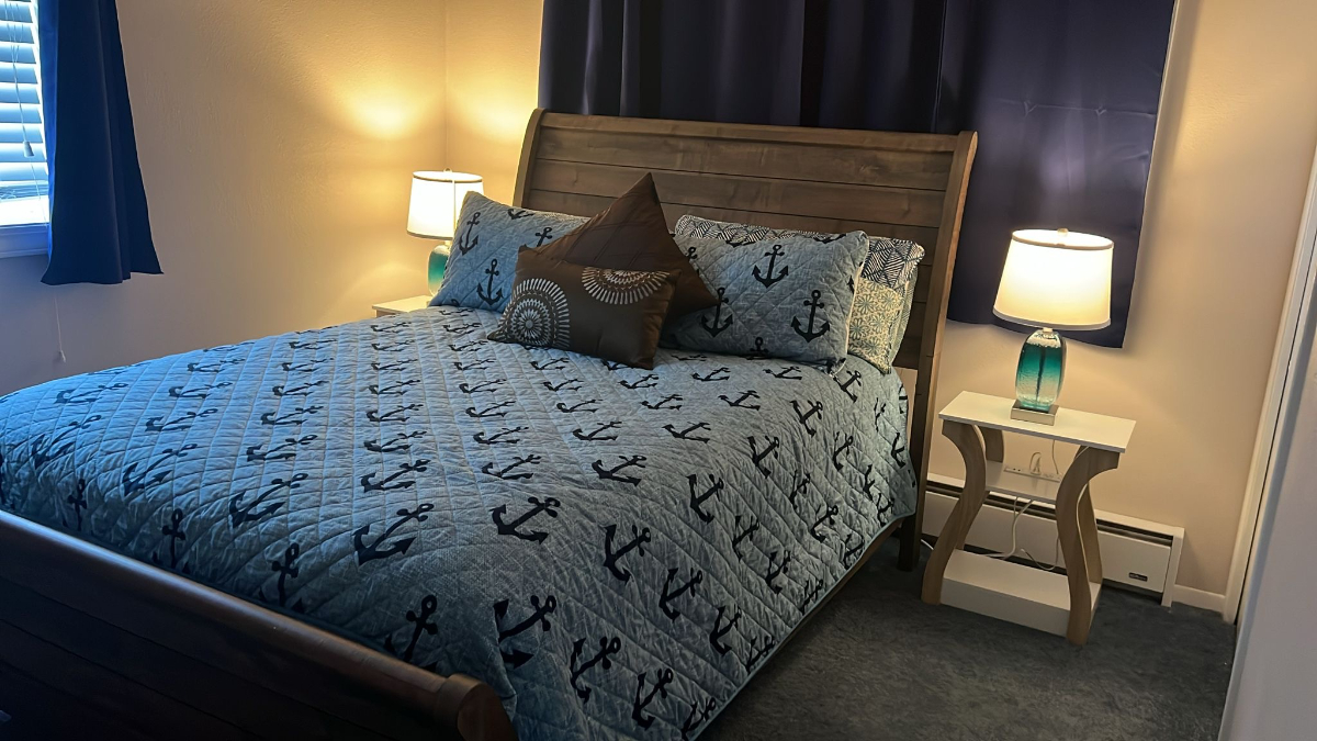 Queen Room in a Beautiful Downtown Home - Close to Everything - Photo 6