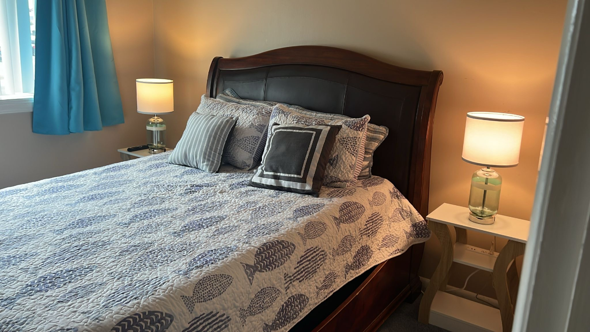 Queen Room in a Beautiful Downtown Home - Close to Everything - Photo 7