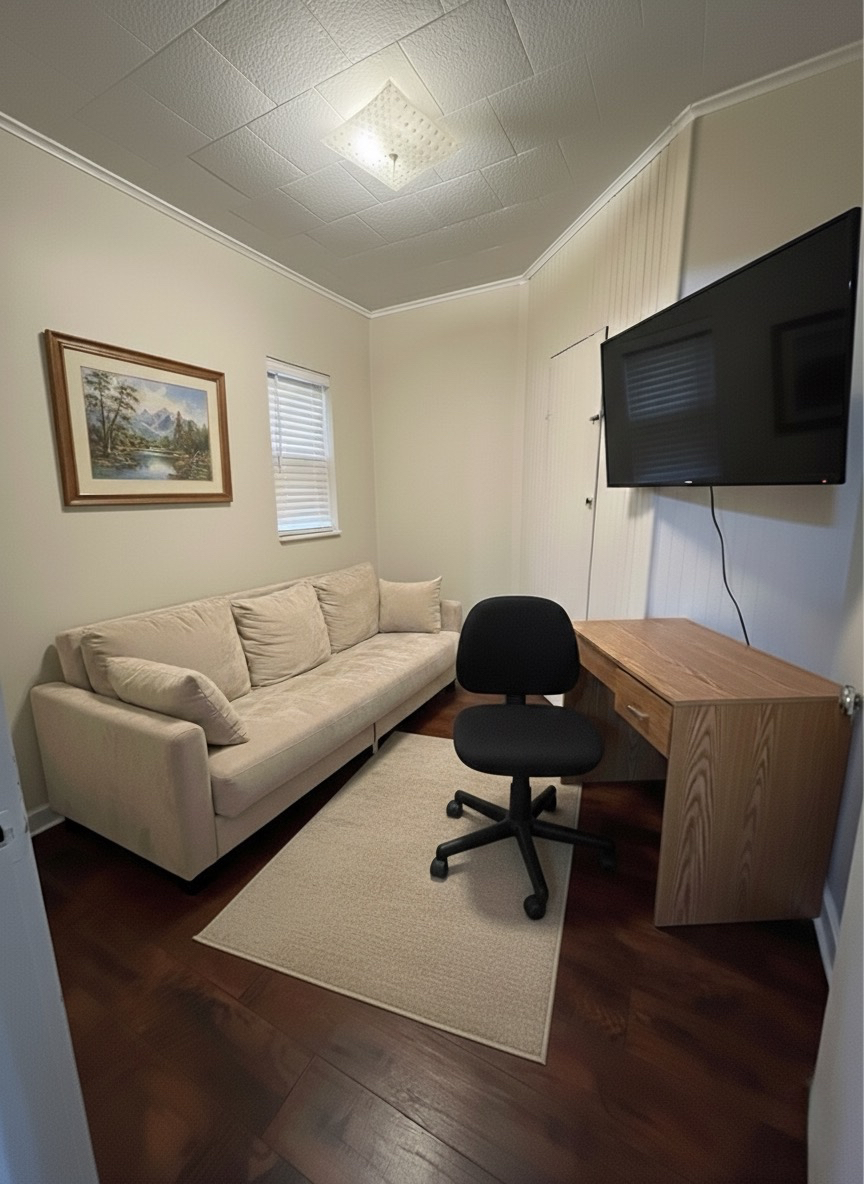 Big 3 Bedroom Apartment Near Everything - Photo 4