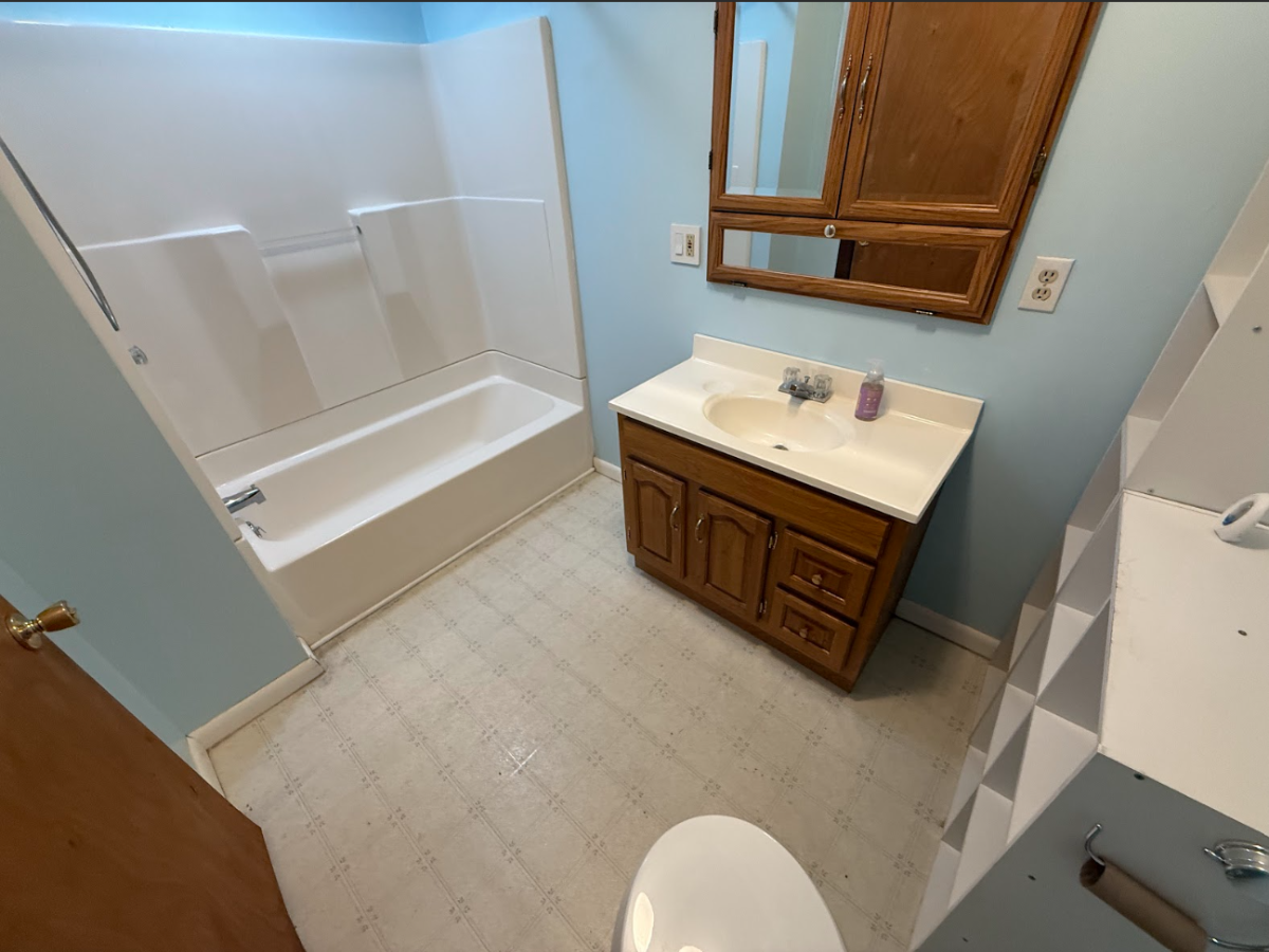 Big 3 Bedroom Apartment Near Everything - Photo 7