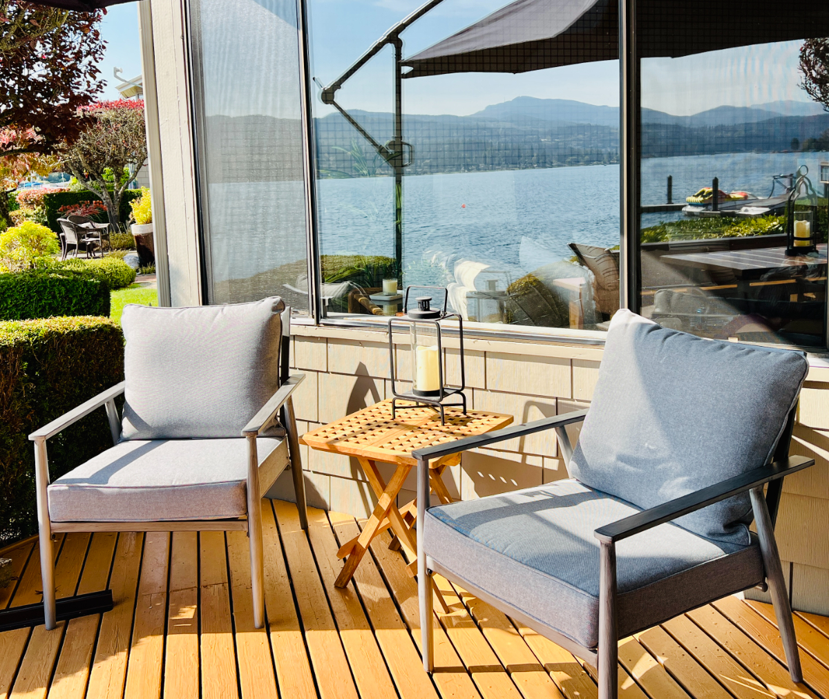 Spacious Lakeside Condo with Stunning Views - 6-8 month lease - Photo 2