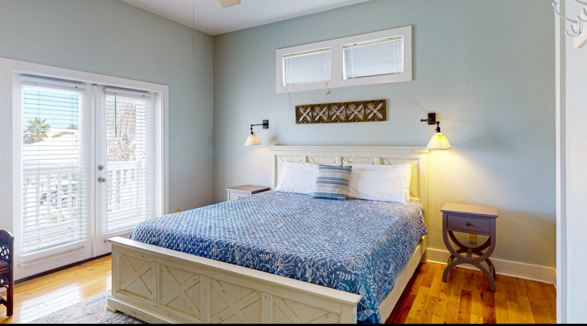 Beach House - Photo 2