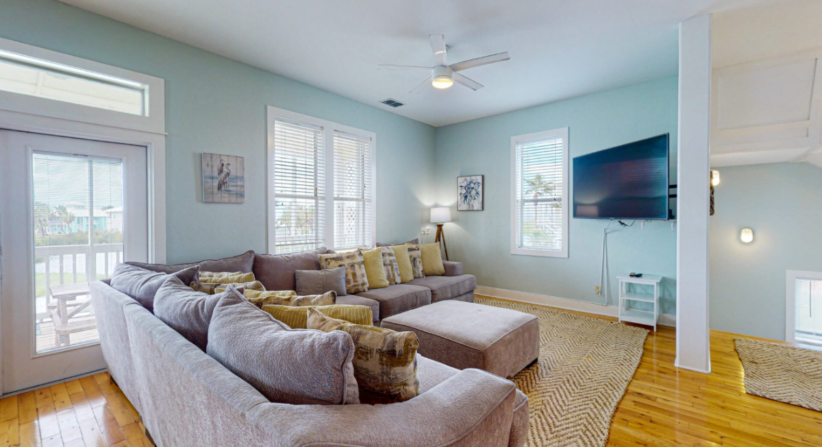 Beach House - Photo 3
