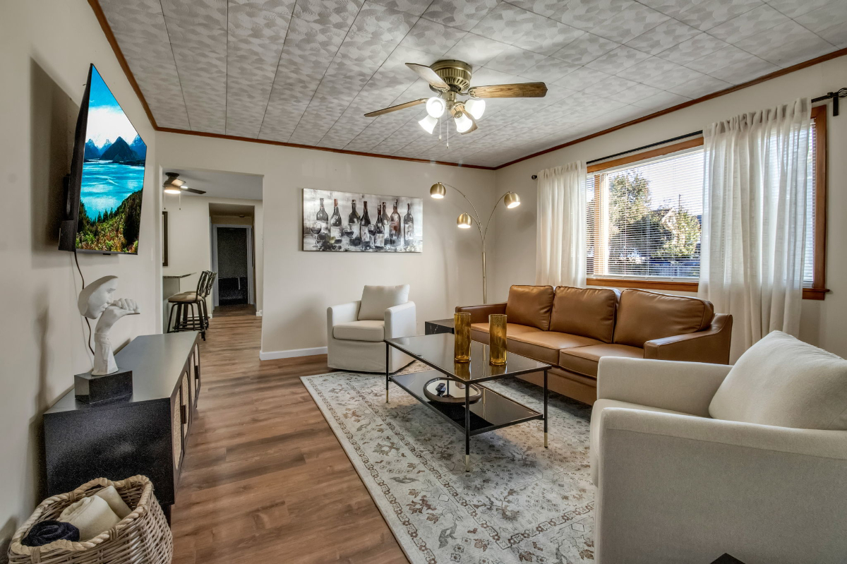 Cozy, Fully Renovated 3-Bedroom Home with Big Yard, Natural Light, and Modern Amenities - Photo 1