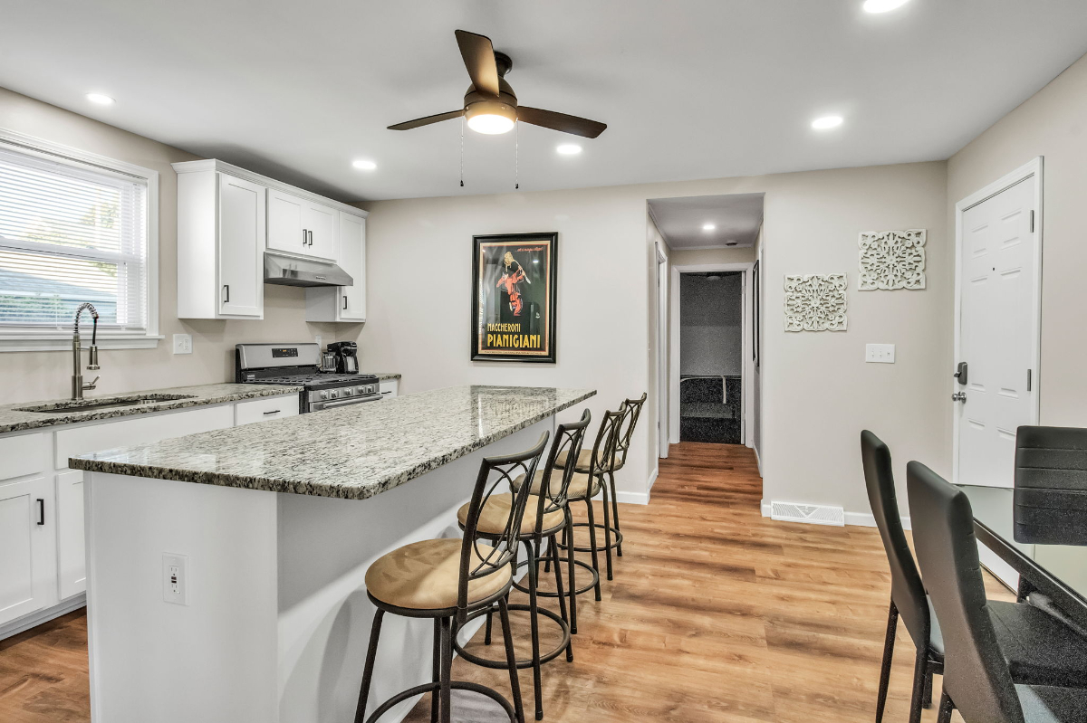 Cozy, Fully Renovated 3-Bedroom Home with Big Yard, Natural Light, and Modern Amenities - Photo 7
