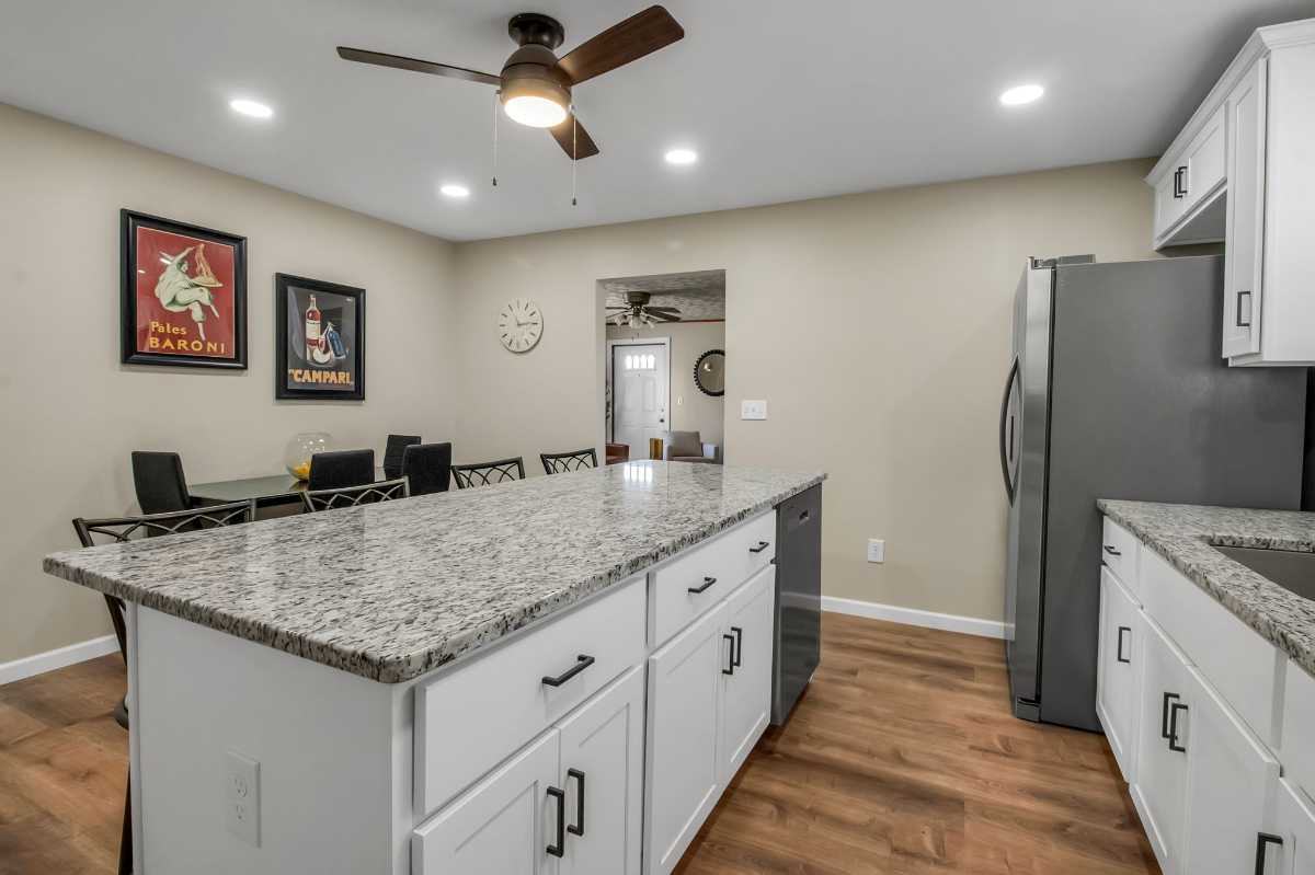 Cozy, Fully Renovated 3-Bedroom Home with Big Yard, Natural Light, and Modern Amenities - Photo 10
