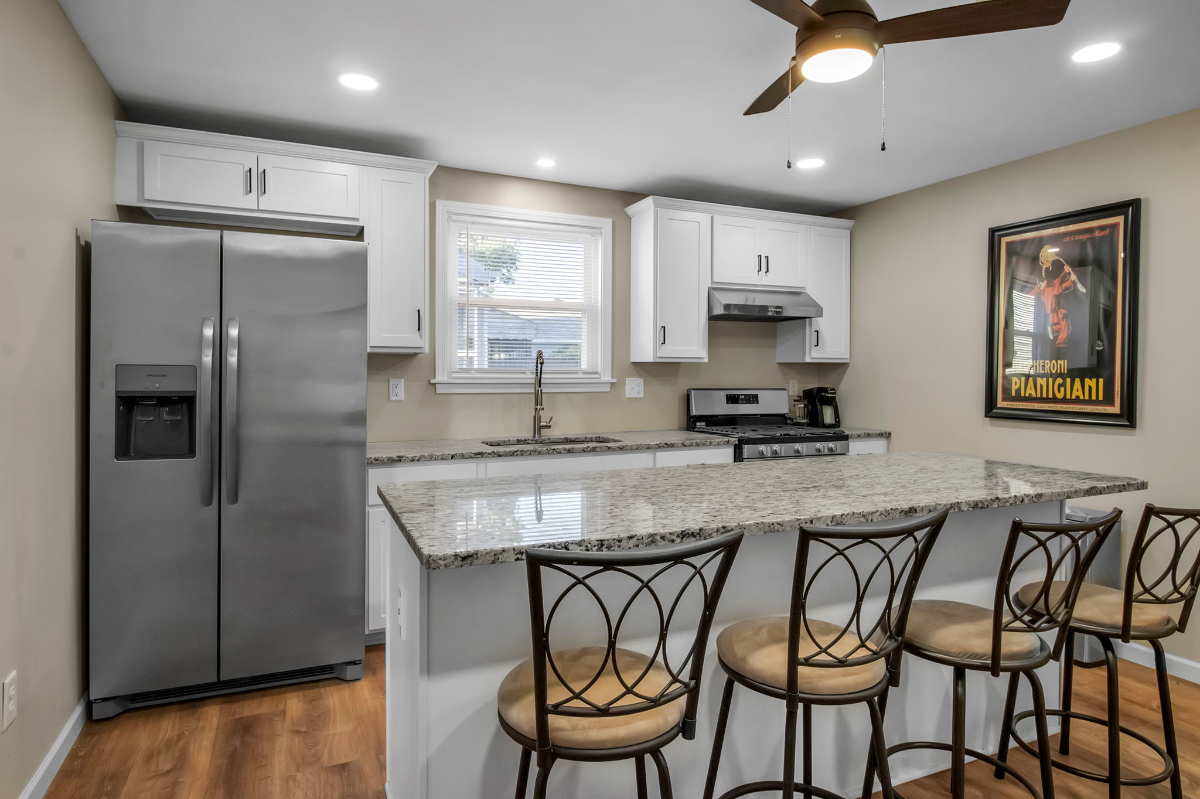 Cozy, Fully Renovated 3-Bedroom Home with Big Yard, Natural Light, and Modern Amenities - Photo 8