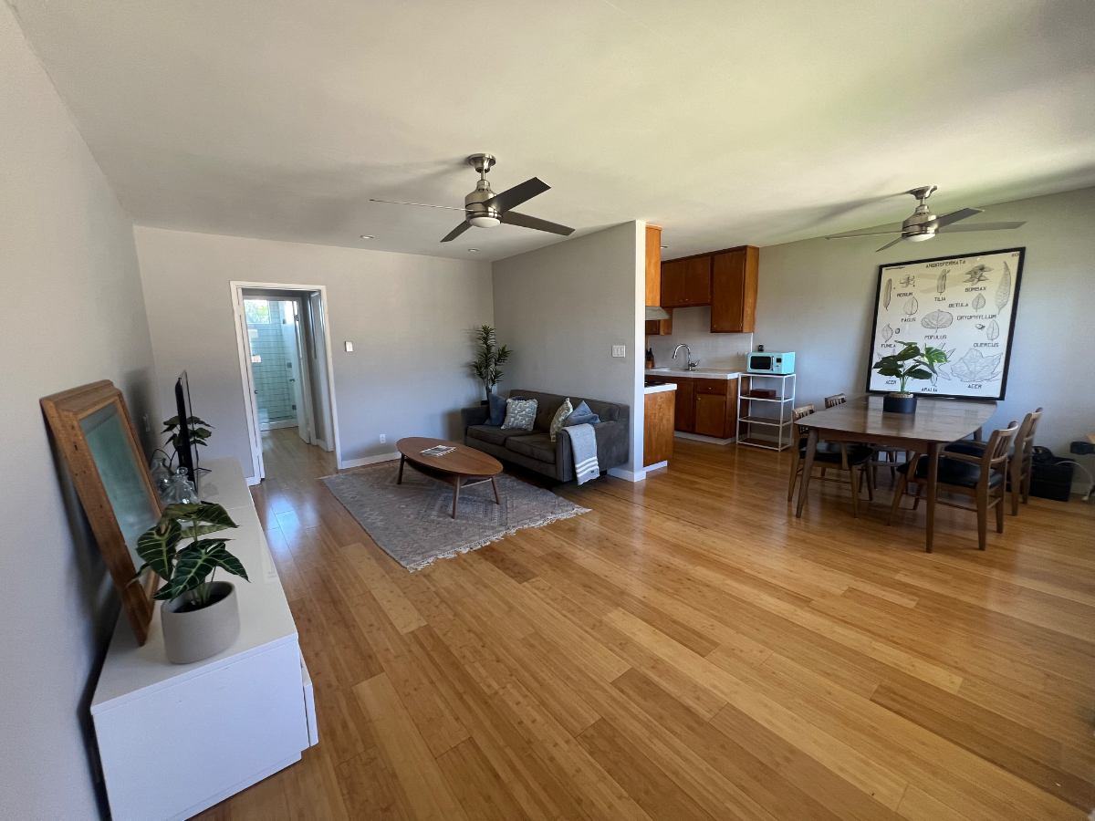 Location is Everything - live at the crossroads of Silicon Beach - upper level unit - secure parking - Photo 2