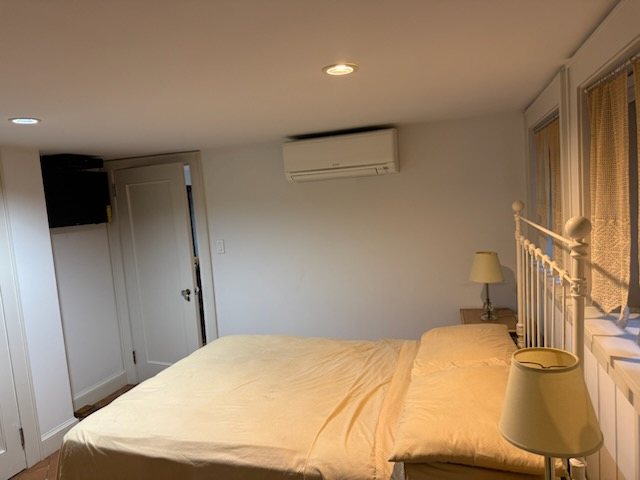 Bright, Comfortable Furnished Apartment with Private Entry & Parking - Photo 6