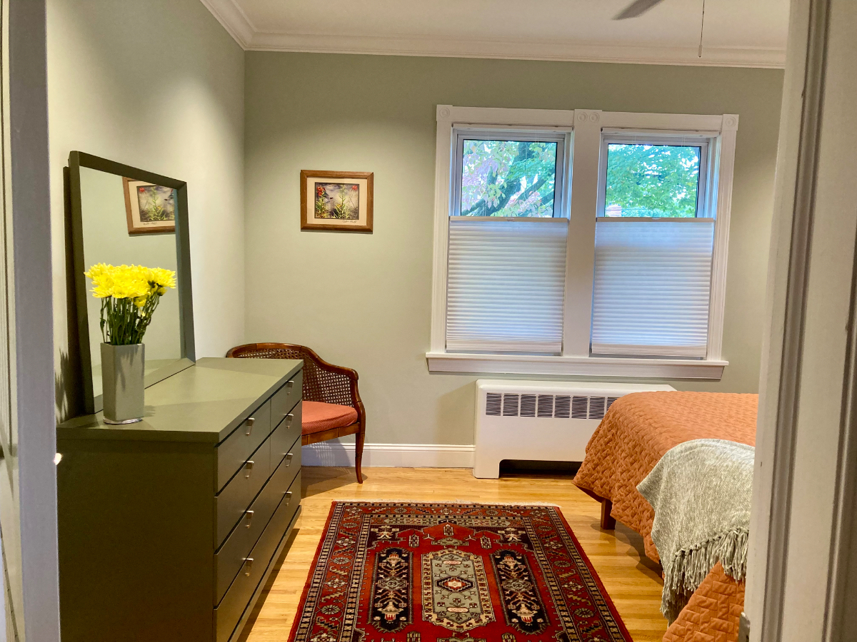 Beautiful 2BR Home with Backyard, Fireplace & Village location - Photo 5