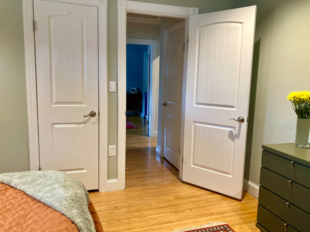 Beautiful 2BR Home with Backyard, Fireplace & Village location - Photo 8