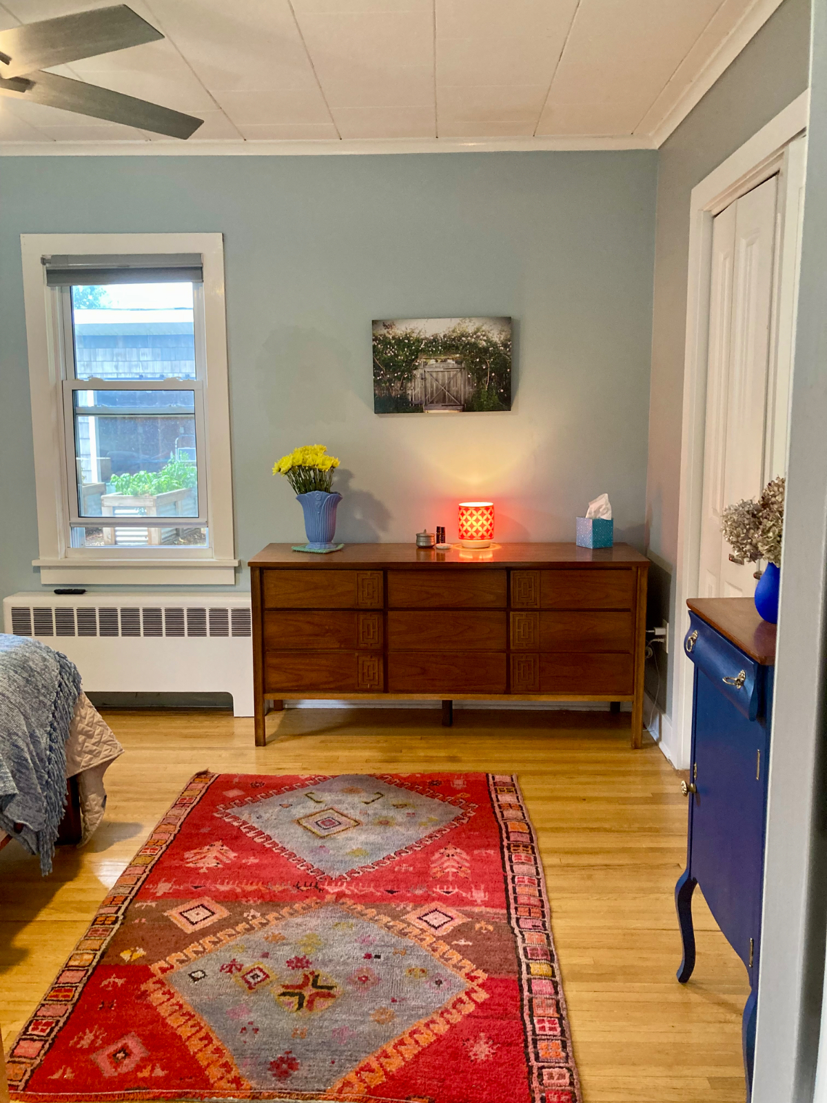 Beautiful 2BR Home with Backyard, Fireplace & Village location - Photo 11