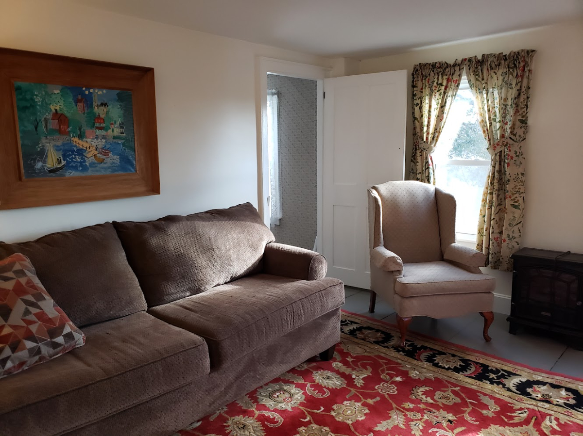 Large One Bedroom Apartment on Farm - Photo 2