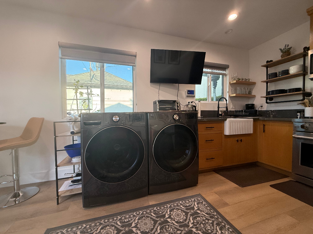 Private back house (ADU) near USC/ Kaiser- Washer, Dryer, Easy Living - Photo 4