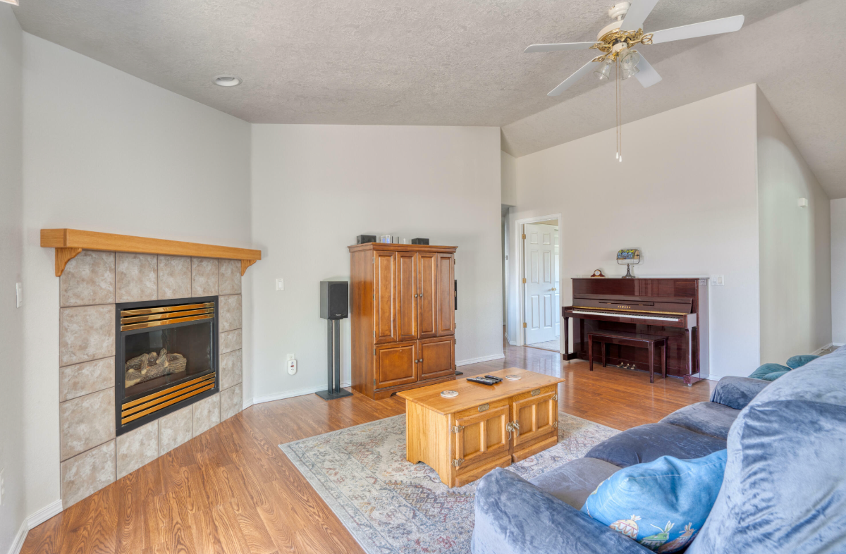 Lovely 3BR, 2 bath home in quiet neighborhood. Close to town and hospitals. - Photo 2
