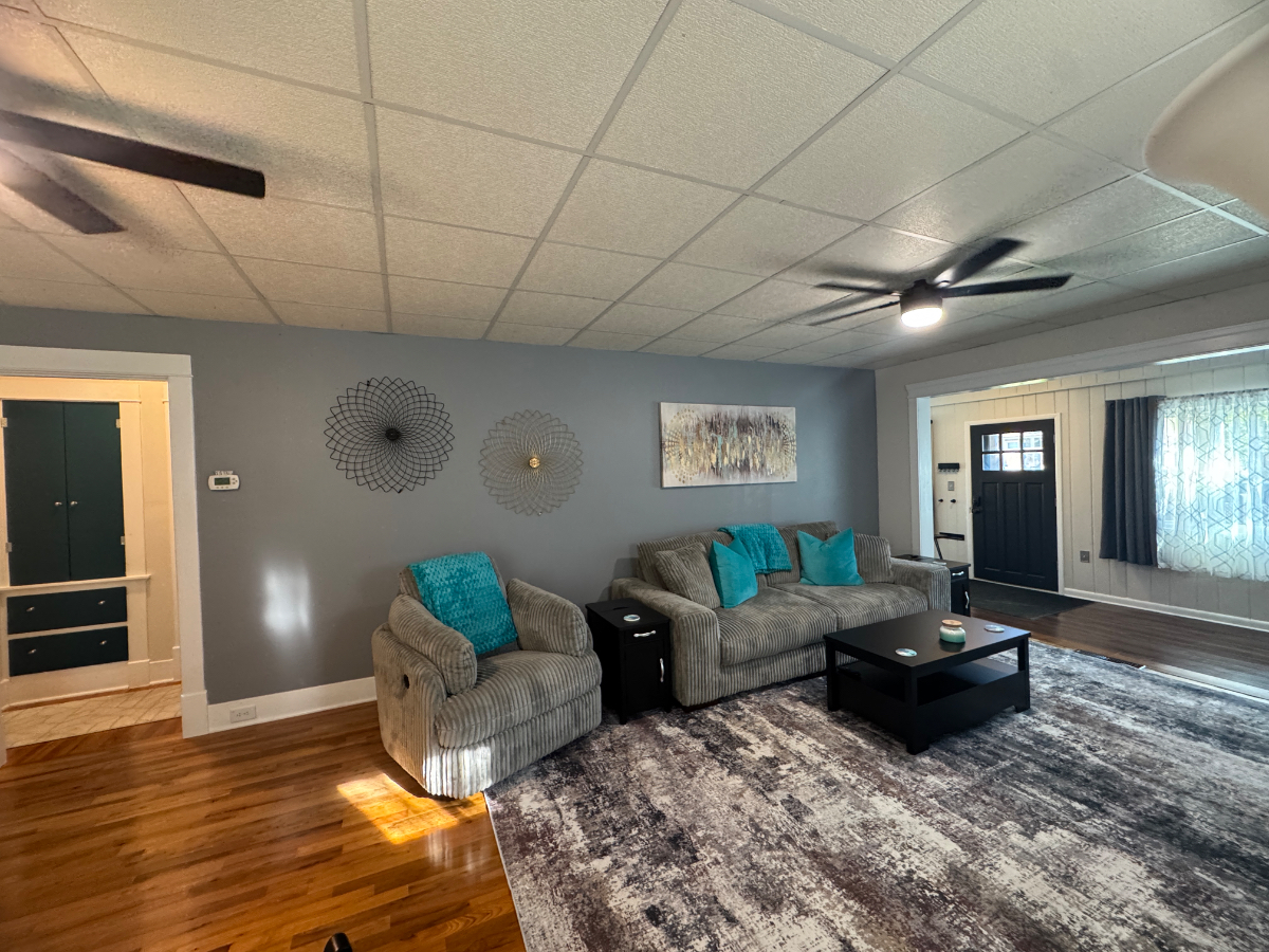 Beautiful 3 bedroom Home Fully Furnished Home - Photo 2