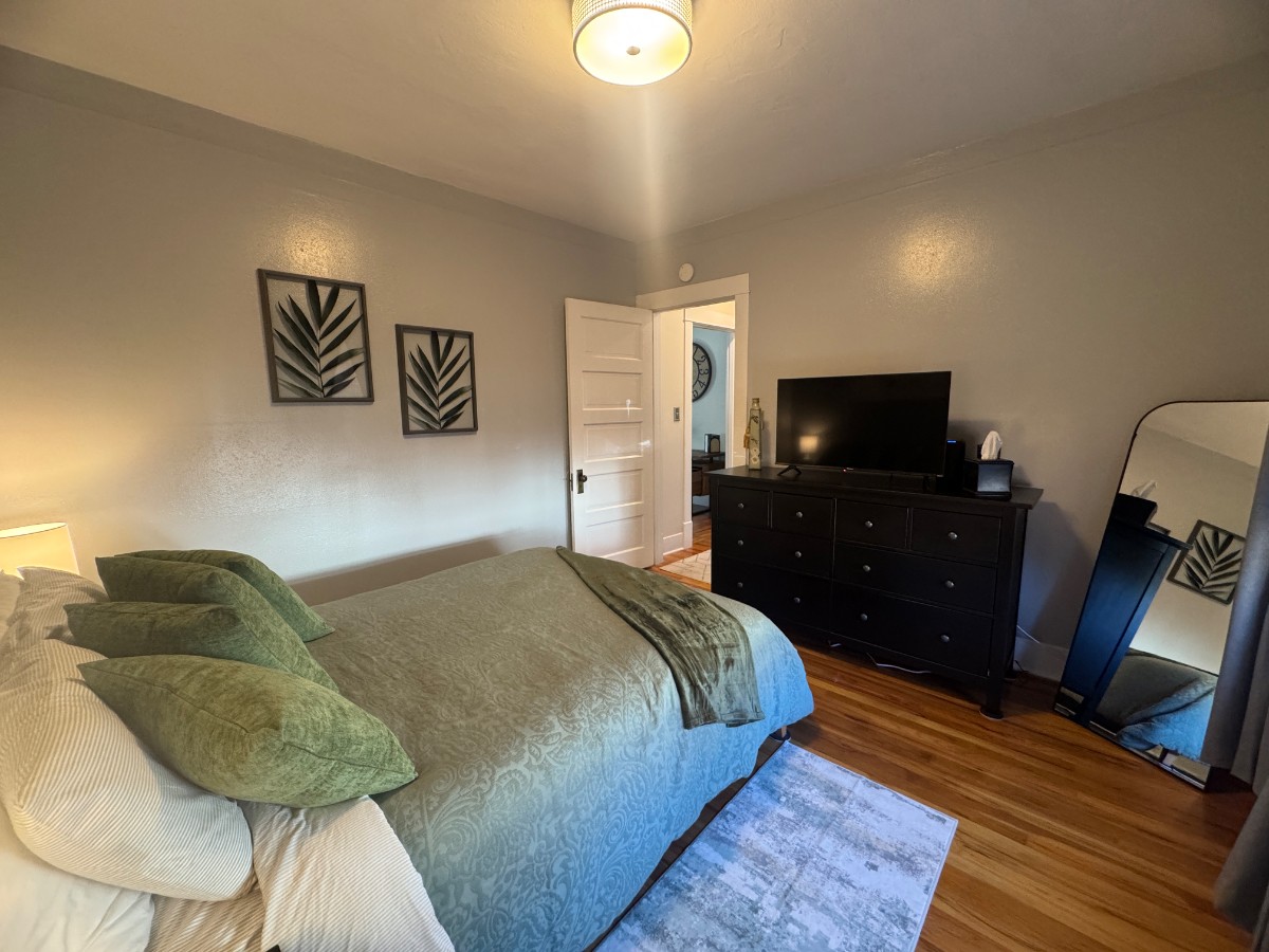 Beautiful 3 bedroom Home Fully Furnished Home - Photo 8