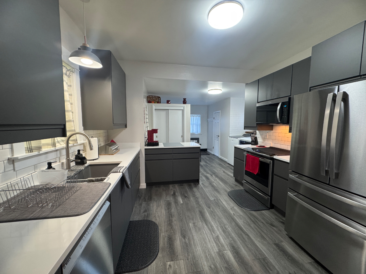 Beautiful 3 bedroom Home Fully Furnished Home - Photo 11