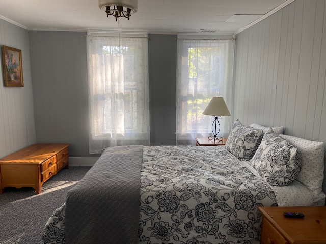 Spacious 5BR/2BA Home with Convenient Layout, Modern Comforts & Group-Friendly Setup - Photo 12