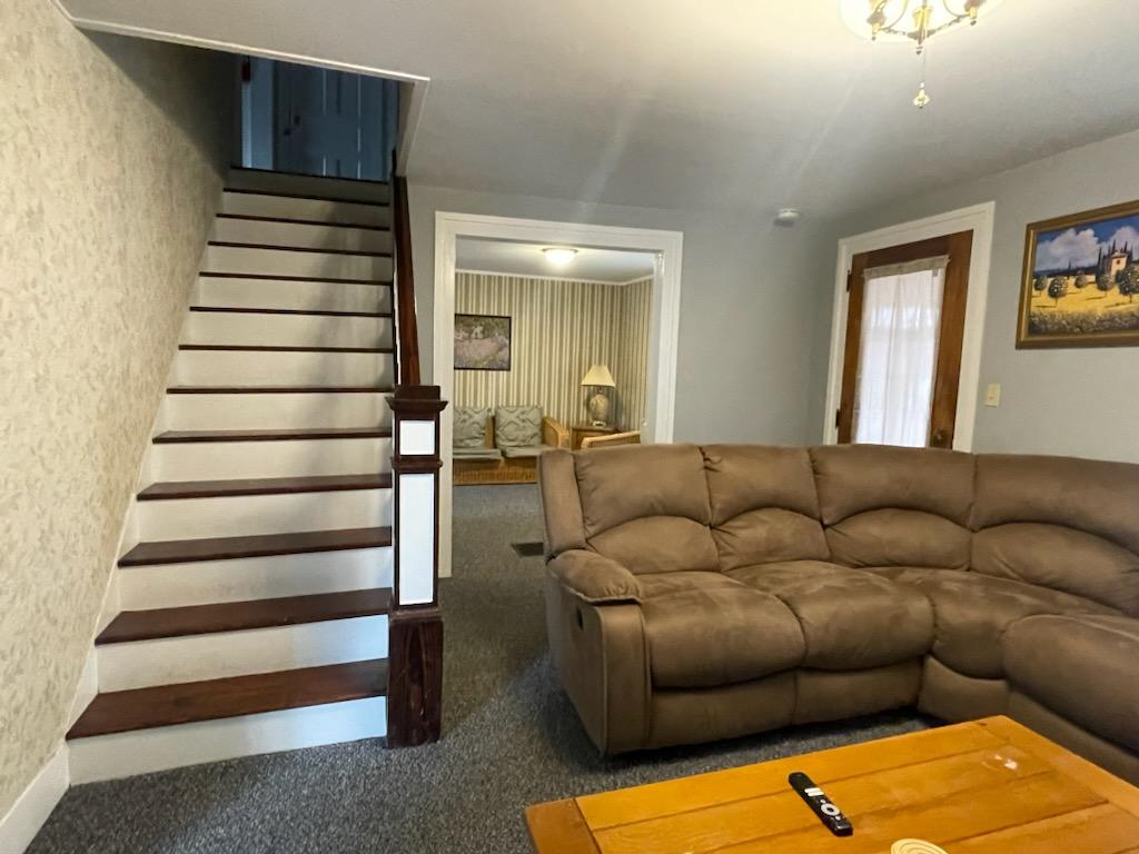 Spacious 5BR/2BA Home with Convenient Layout, Modern Comforts & Group-Friendly Setup - Photo 5
