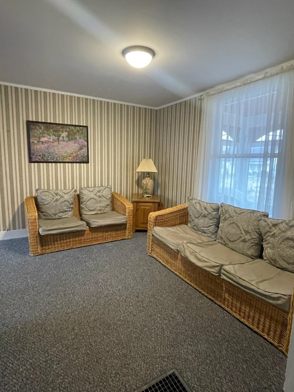 Spacious 5BR/2BA Home with Convenient Layout, Modern Comforts & Group-Friendly Setup - Photo 6