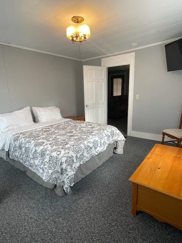 Spacious 5BR/2BA Home with Convenient Layout, Modern Comforts & Group-Friendly Setup - Photo 11