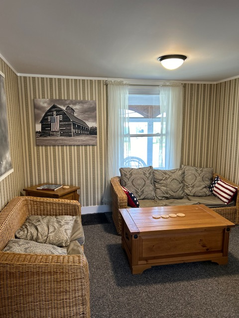 Spacious 5BR/2BA Home with Convenient Layout, Modern Comforts & Group-Friendly Setup - Photo 7