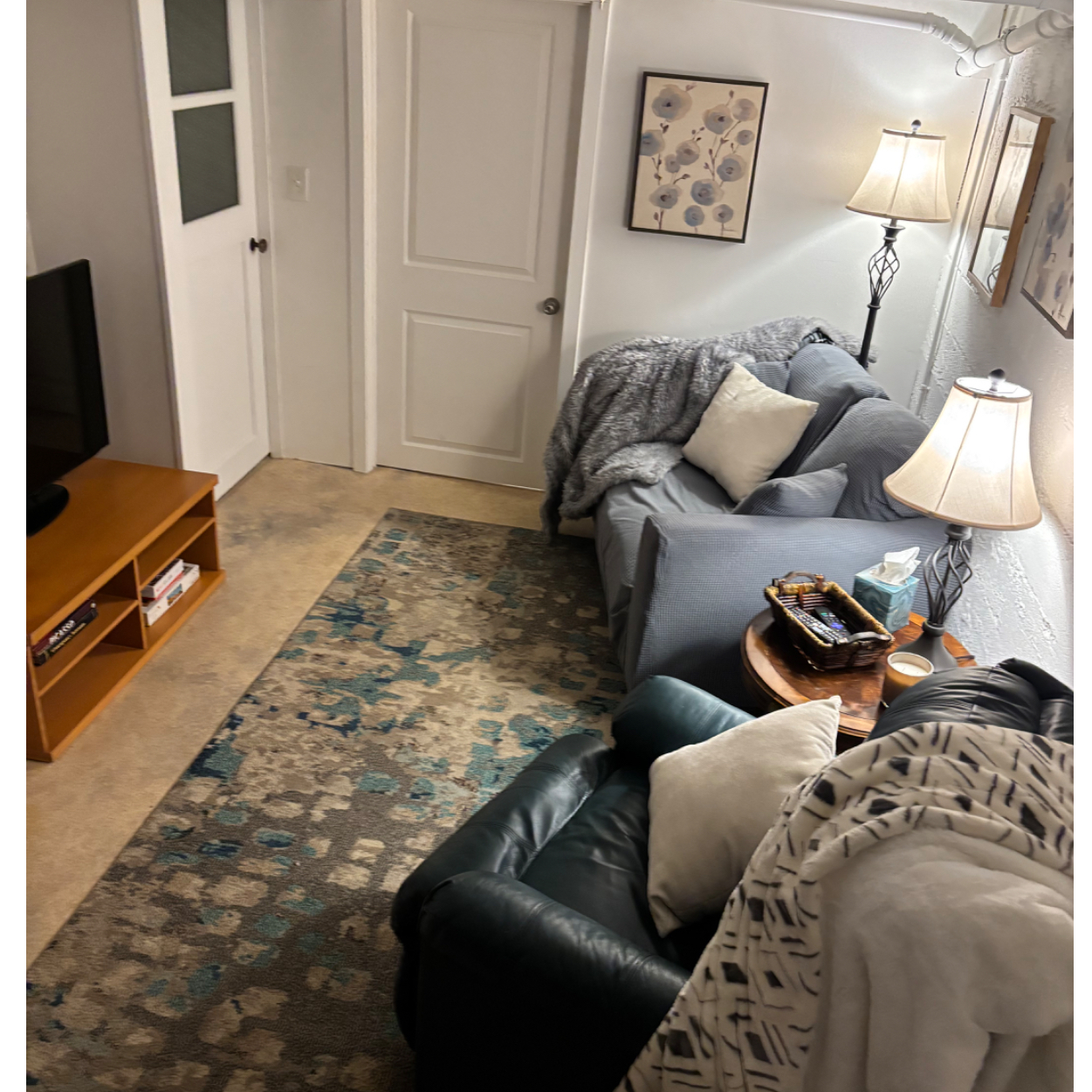 Comfortable Two Bedroom Apartment in Great Location - Photo 5
