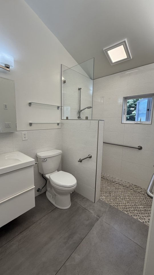 Bright, Modern Studio Cottage with Private Entry in Prime San Jose Location - All Utilities Included - Photo 6