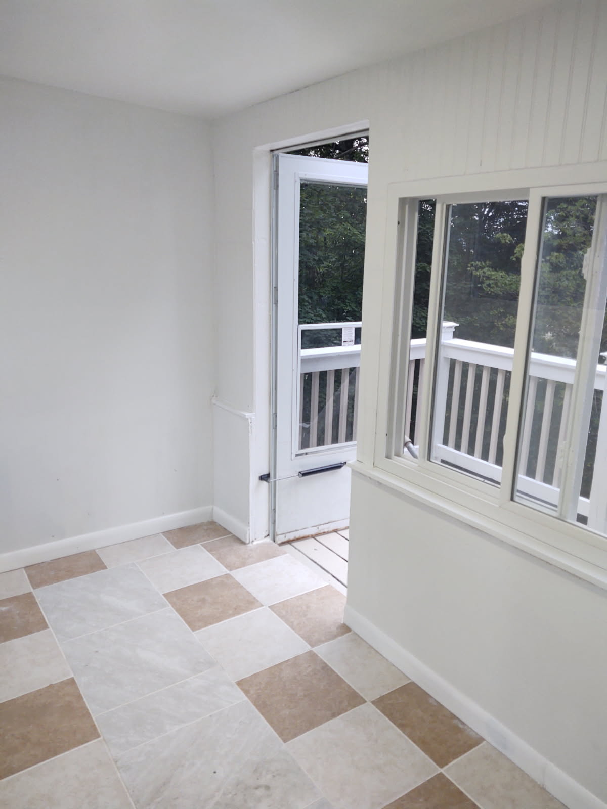 2,400 Fully Furnished, 1 Bedroom 1 Bathroom Apartment Call 412.401.7324 - Photo 2