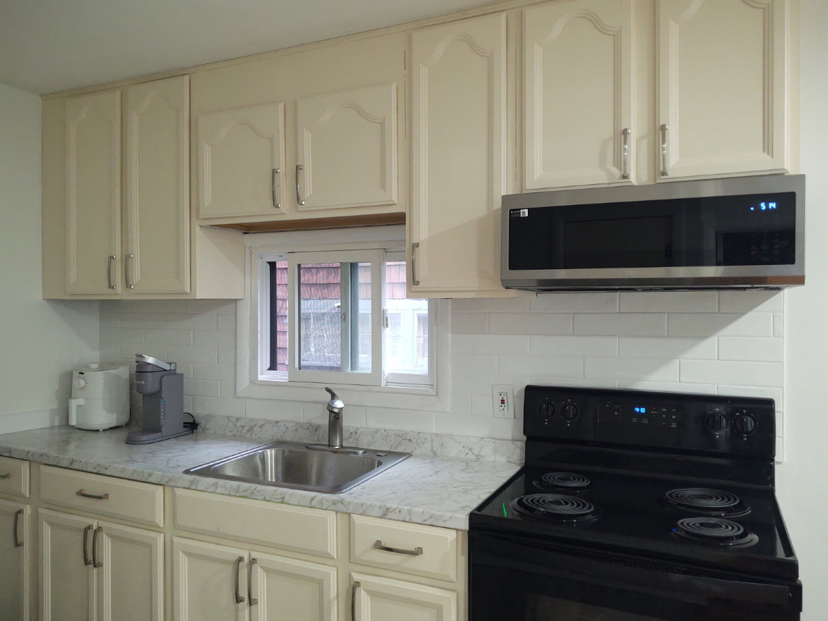 2,400  Fully Furnished, 1 Bedroom 1 Bathroom Apartment Call 412.401.7324 - Photo 8