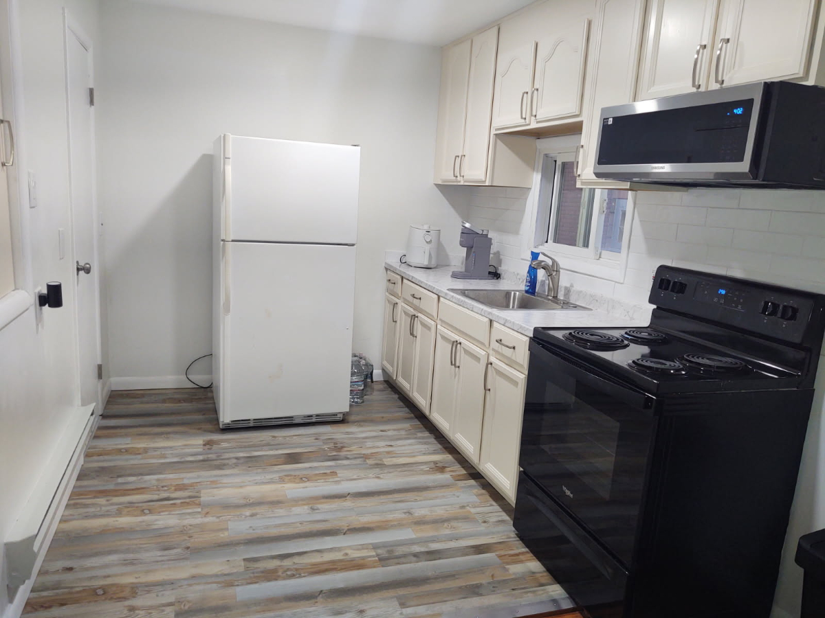 2,400  Fully Furnished, 1 Bedroom 1 Bathroom Apartment Call 412.401.7324 - Photo 9