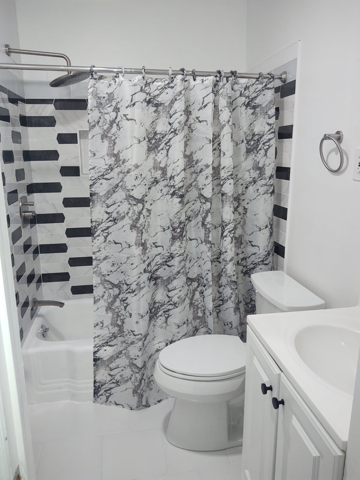 2,400  Fully Furnished, 1 Bedroom 1 Bathroom Apartment Call 412.401.7324 - Photo 10