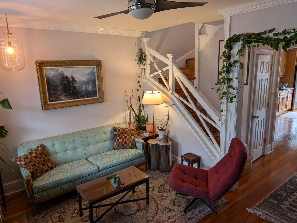 Cozy DC rowhouse with well-stocked kitchen - Photo 2