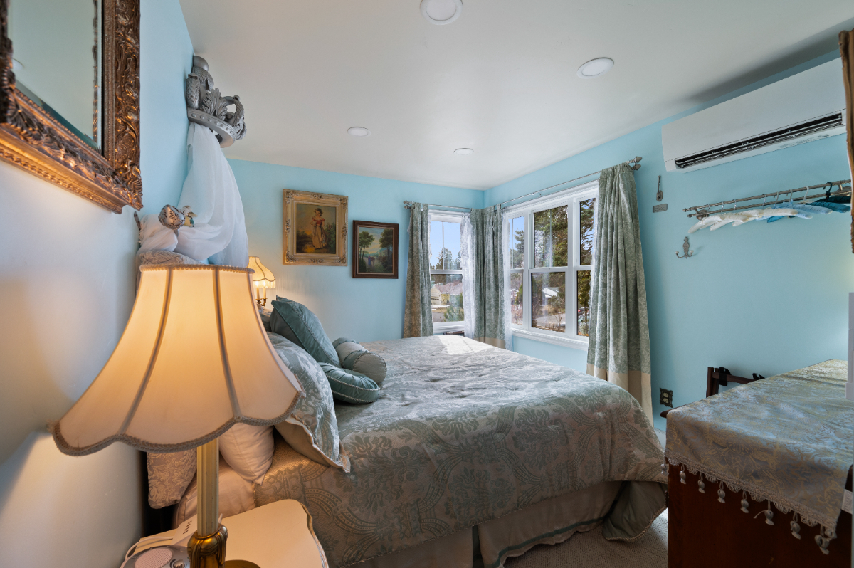 Private 3BR/2BA Midtown | Hot Tub | W/D | Near St. Charles | Utilities Included - Photo 5