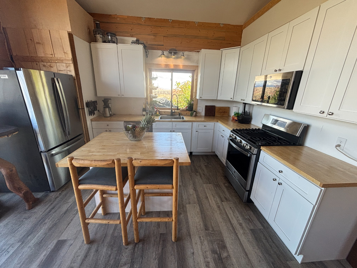 Bright, Comfortable 2BR Plus Loft Cabin with High-Speed Wi-Fi, Beautiful Views, and 22 Acres with Di - Photo 4