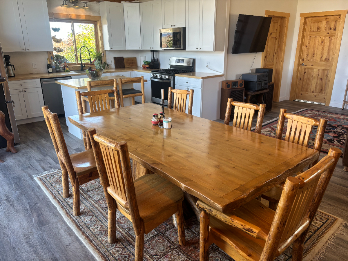 Bright, Comfortable 2BR Plus Loft Cabin with High-Speed Wi-Fi, Beautiful Views, and 22 Acres with Di - Photo 3