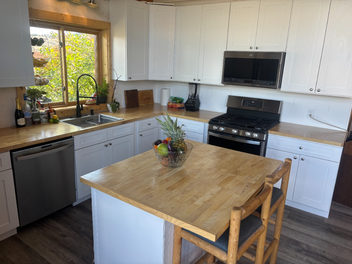 Bright, Comfortable 2BR Plus Loft Cabin with High-Speed Wi-Fi, Beautiful Views, and 22 Acres with Di - Photo 5