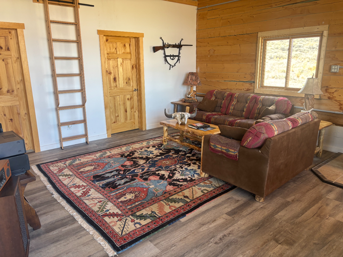 Bright, Comfortable 2BR Plus Loft Cabin with High-Speed Wi-Fi, Beautiful Views, and 22 Acres with Di - Photo 2