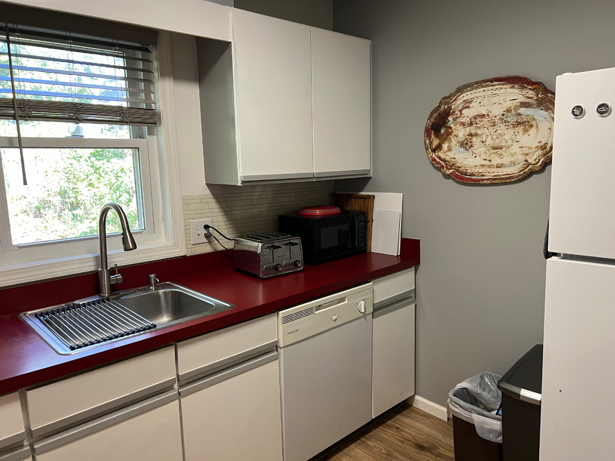 Cozy 2 Bedroom Apartment - Photo 3