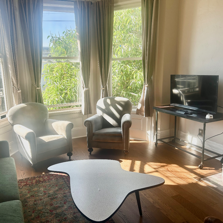 Vict. Flat Hayes Valley 2br. 1bth/ 1/2 bth, office,living room ,dinning with deck. - Photo 3
