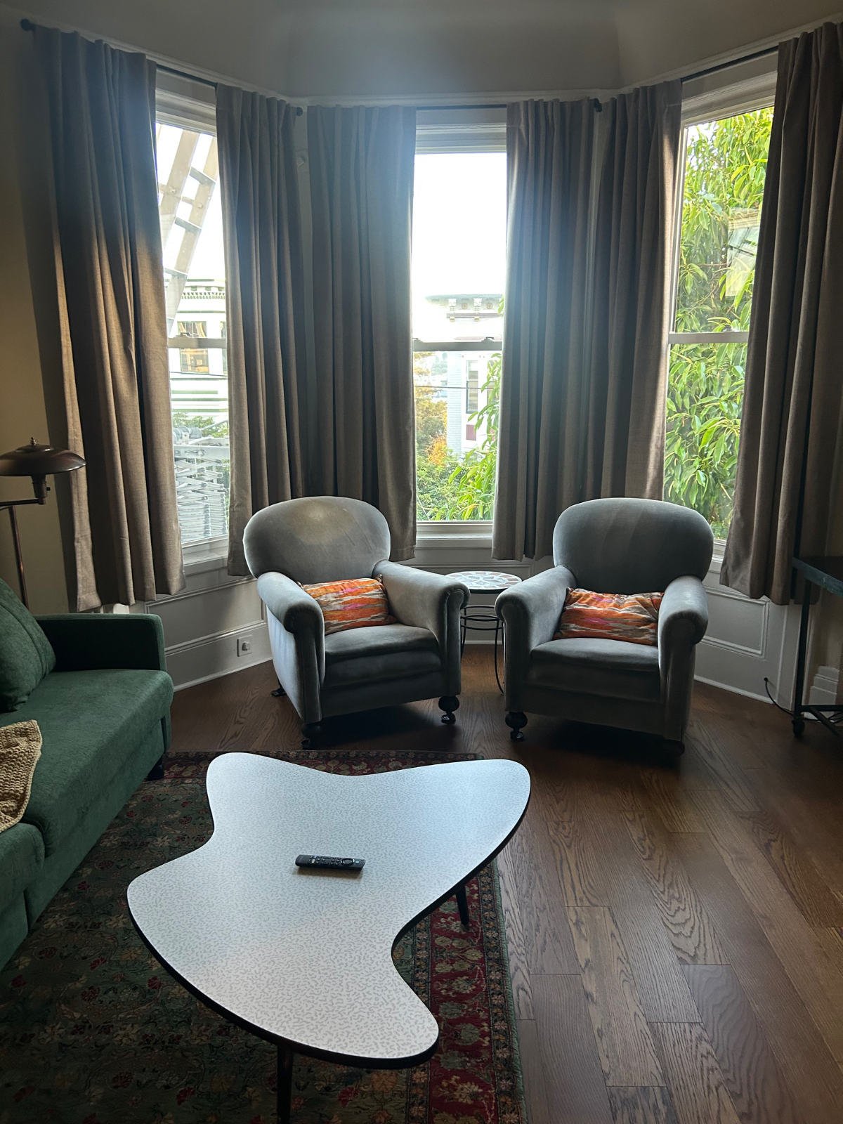 Vict. Flat Hayes Valley 2br. 1bth/ 1/2 bth, office,living room ,dinning with deck. - Photo 2