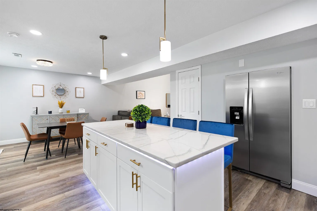 Renovated 2BR/2.5BA Townhome - 3 min. to Hospital - Photo 2