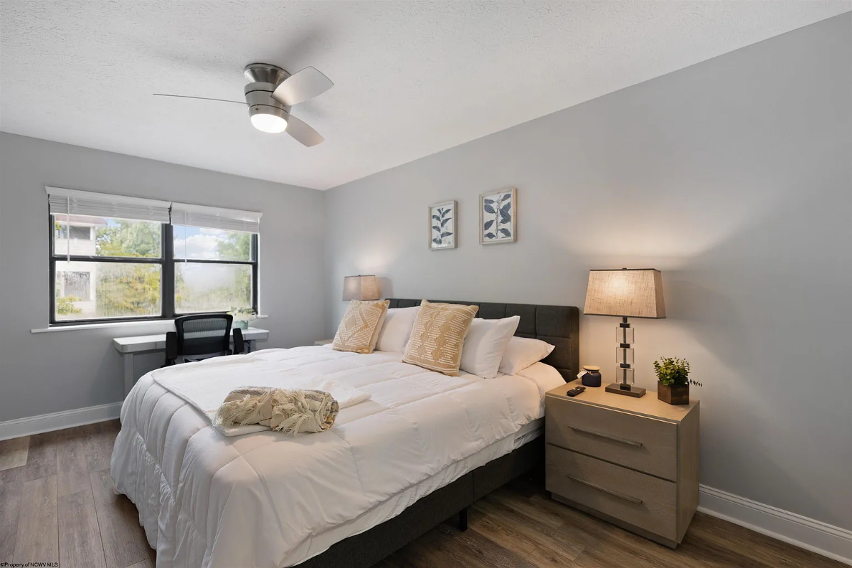 Renovated 2BR/2.5BA Townhome - 3 min. to Hospital - Photo 10