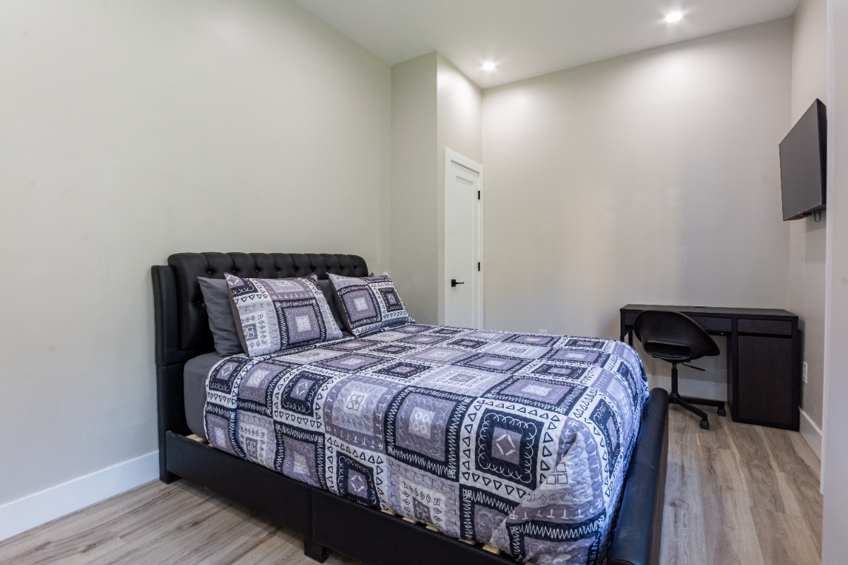 Stylish Modern Studio in Bed-Stuy w/ Fireplace - Photo 3