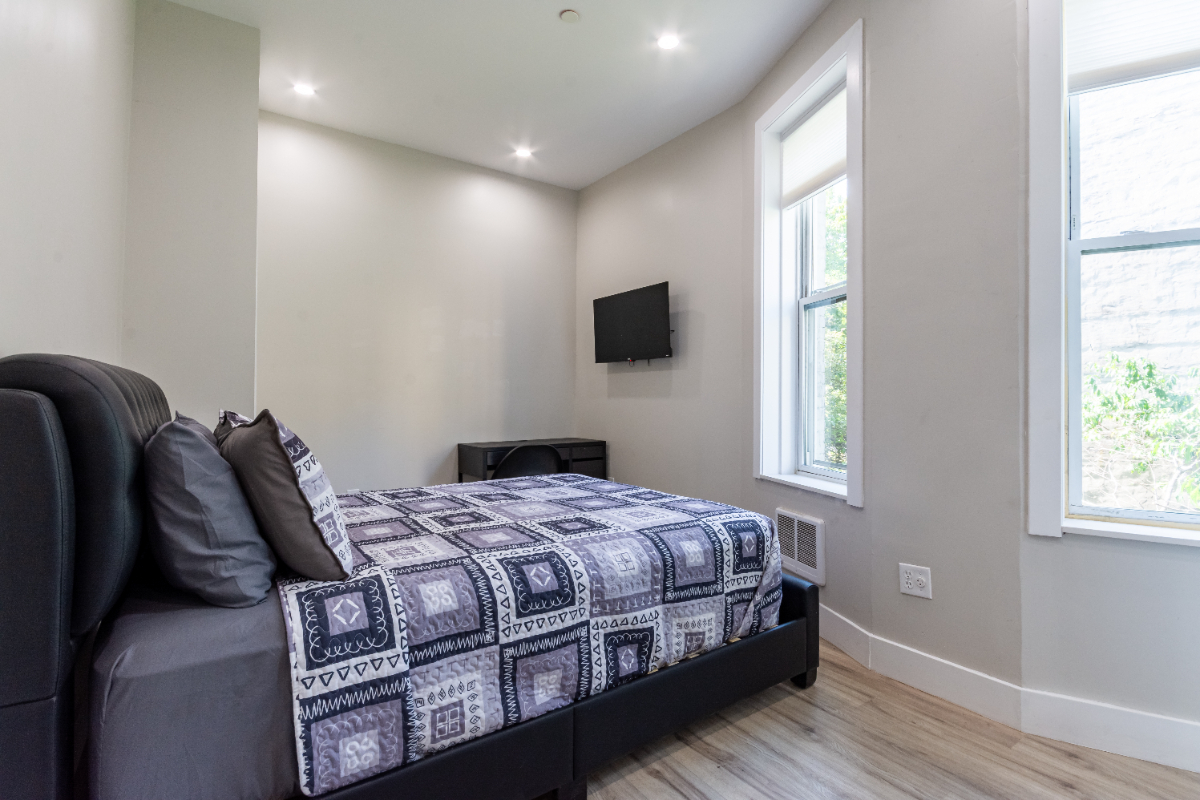 Stylish Modern Studio in Bed-Stuy w/ Fireplace - Photo 4