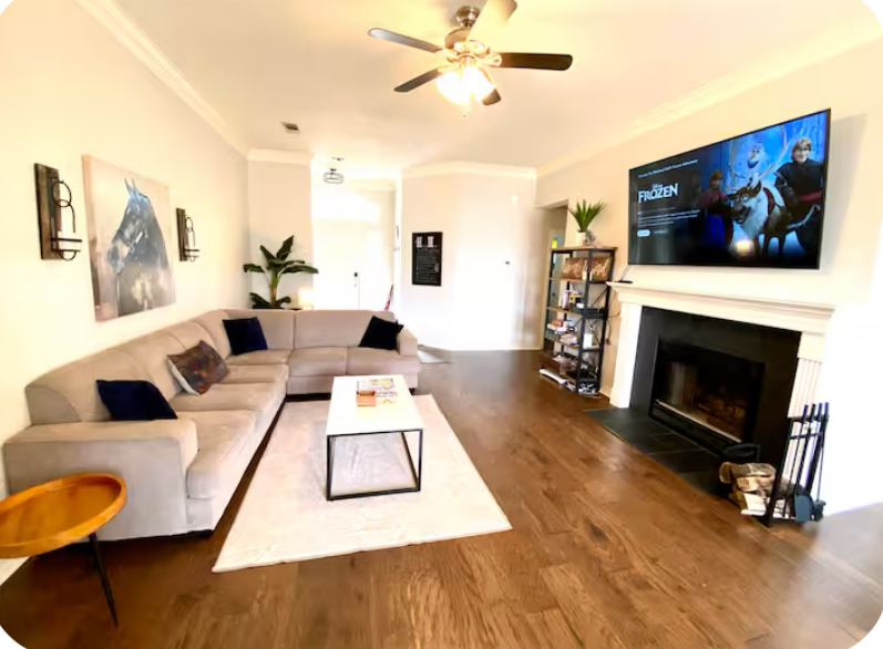 Close to everything, 3/2 single family home, fenced backyard - Photo 3