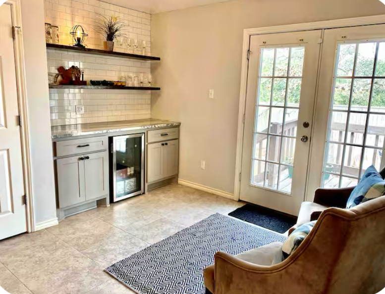 Close to everything, 3/2 single family home, fenced backyard - Photo 11