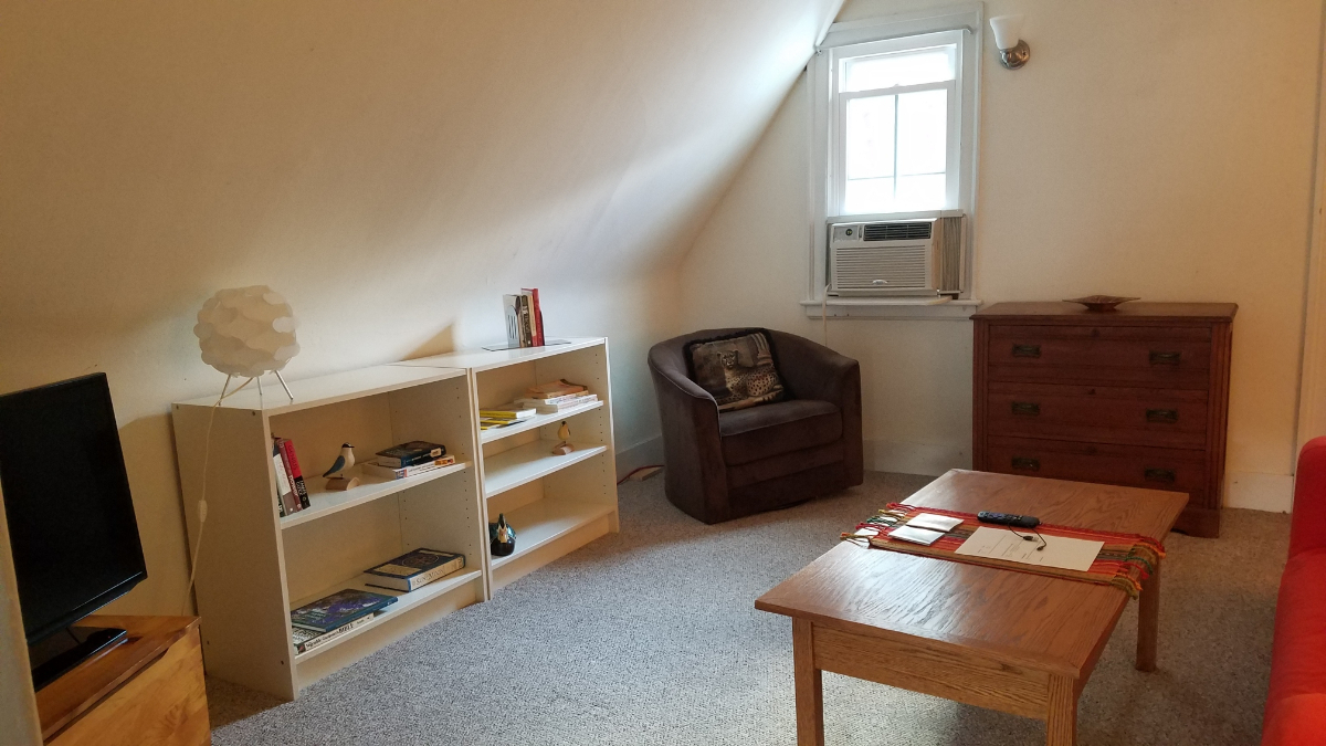 Intown Apartment Close to Everything - Photo 3